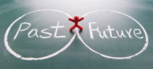 Traim atat de mult in trecut si in viitor